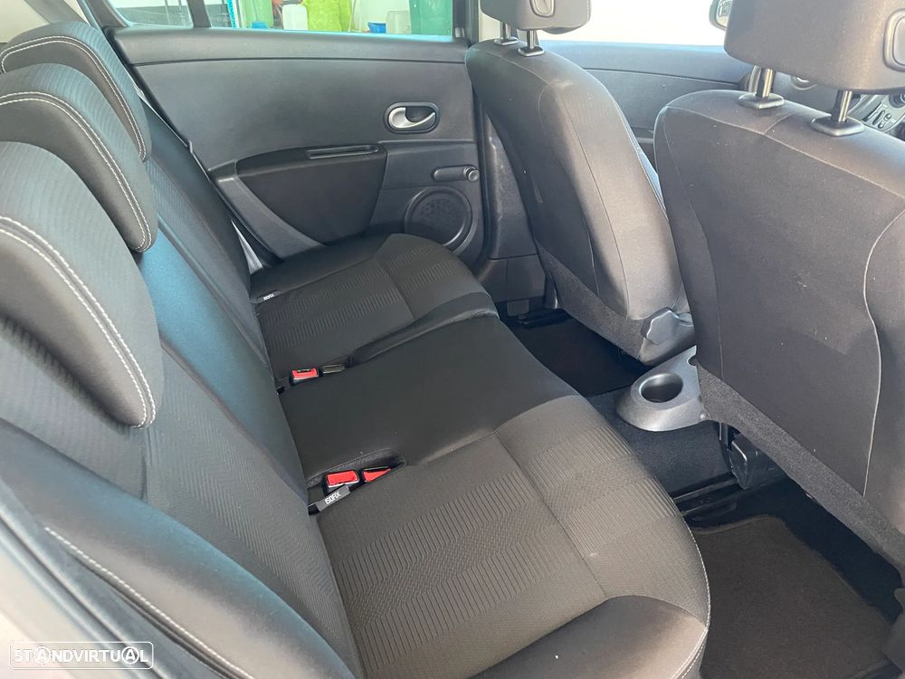 Renault Clio 1.2 16V Dynamique - 18