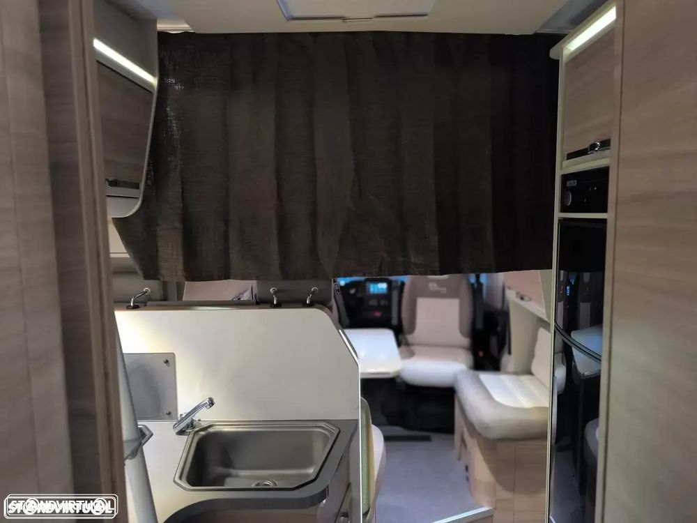 Adria Matrix M670SC 50 Anos 5lugares Cama central e basculante - 32