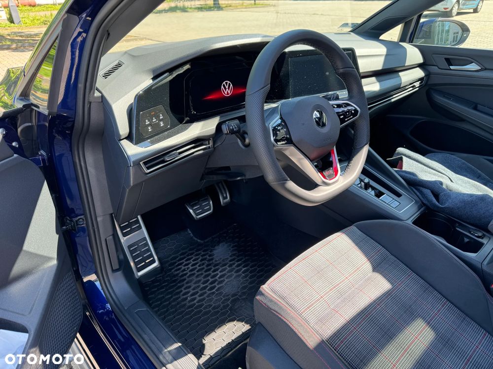 Volkswagen Golf - 6