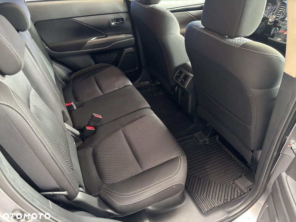 Mitsubishi Outlander - 17
