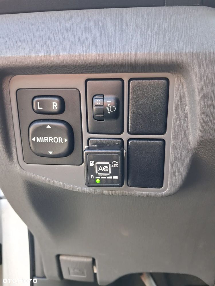 Toyota Prius 1.8 HSD Luna - 8