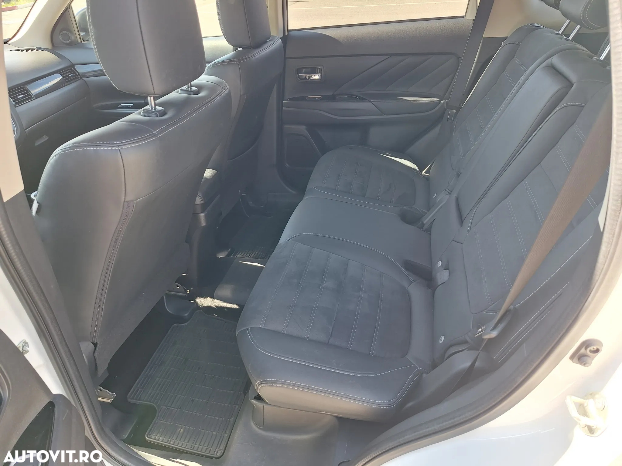 Mitsubishi Outlander - 10
