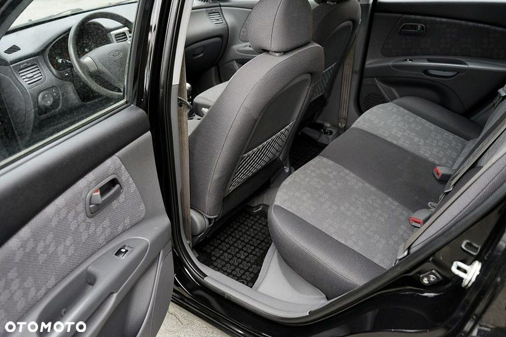 Kia Rio - 22