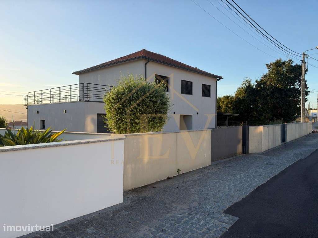 MORADIA T3+1 EM LEMENHE, VILA NOVA DE FAMALICÃO