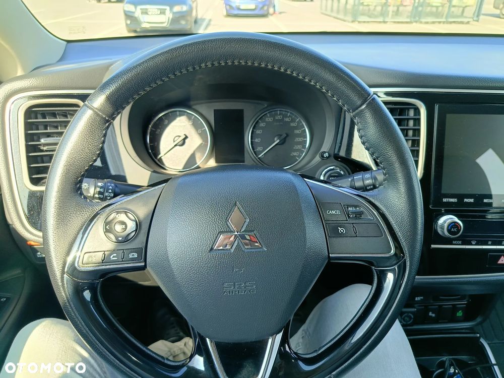 Mitsubishi Outlander - 13