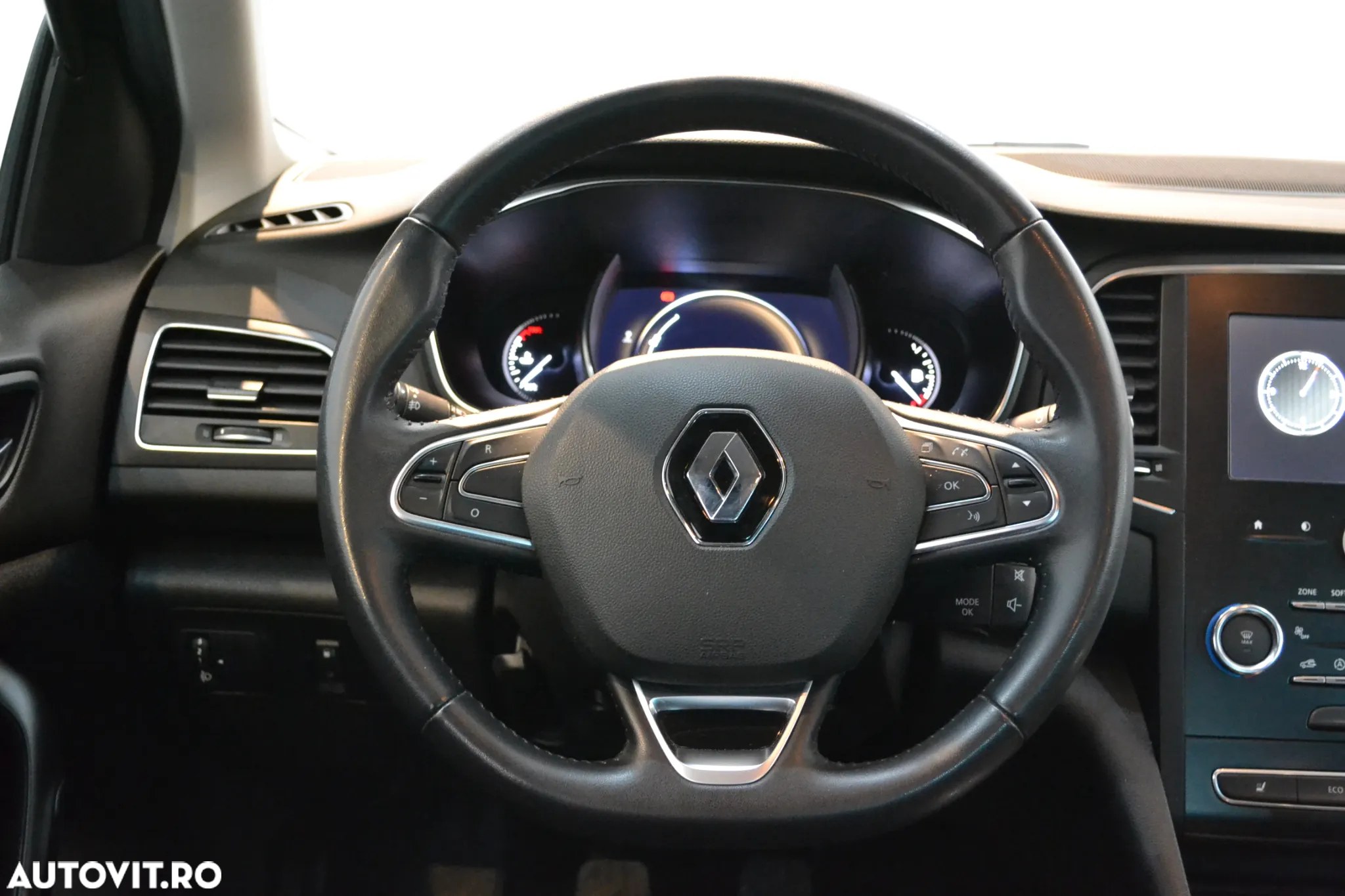 Renault Megane TCe 140 GPF Intens - 8