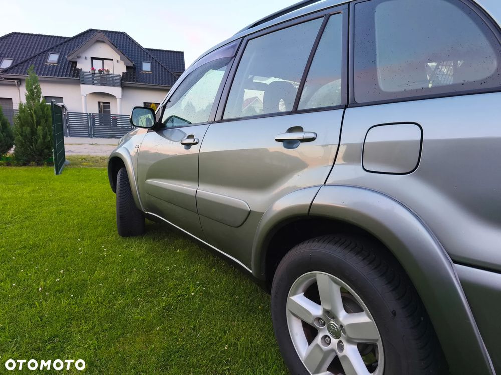 Toyota RAV4 2.0 D-4D 4x4 - 4