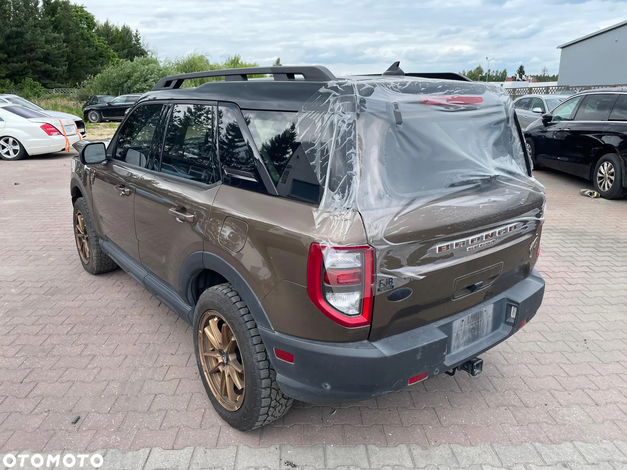 Ford Bronco - 2