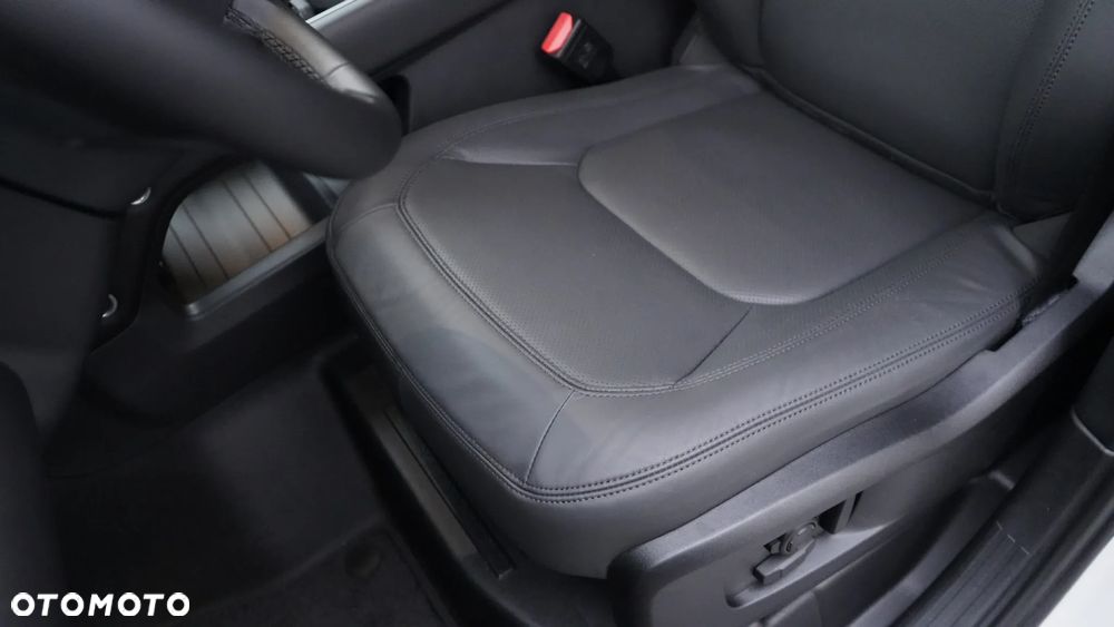 Land Rover Defender 3.0 D350 mHEV X-Dynamic HSE - 25