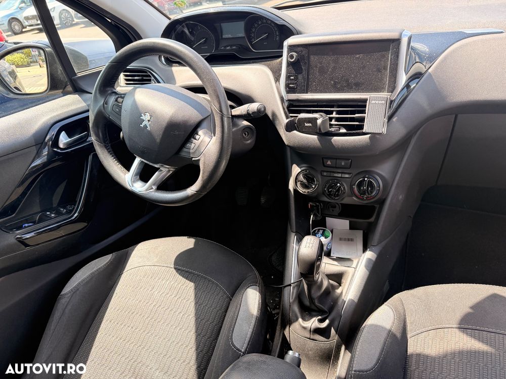 Peugeot 208 1.2 L PureTech Active - 12