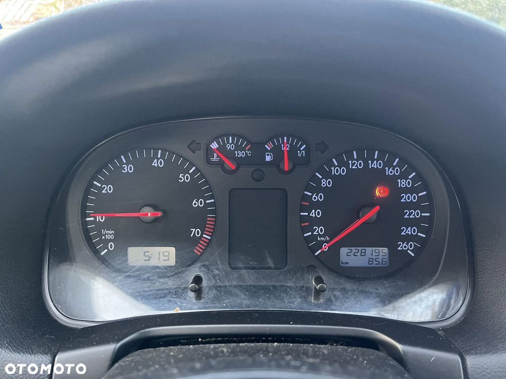 Volkswagen Bora 1.6 Basis - 6