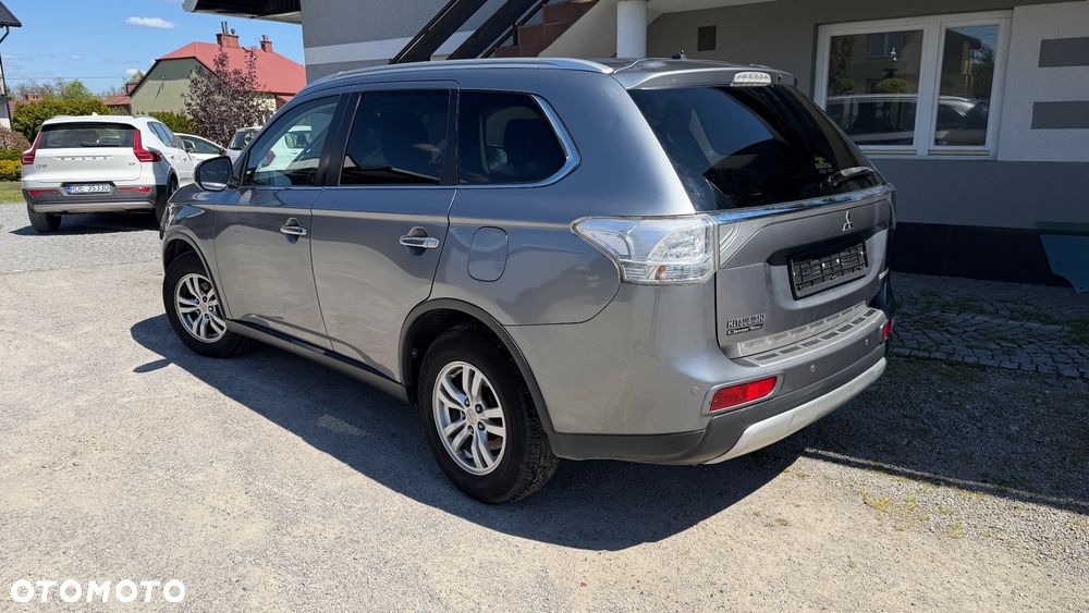 Mitsubishi Outlander 2.2 DI-D 4WD Plus - 3