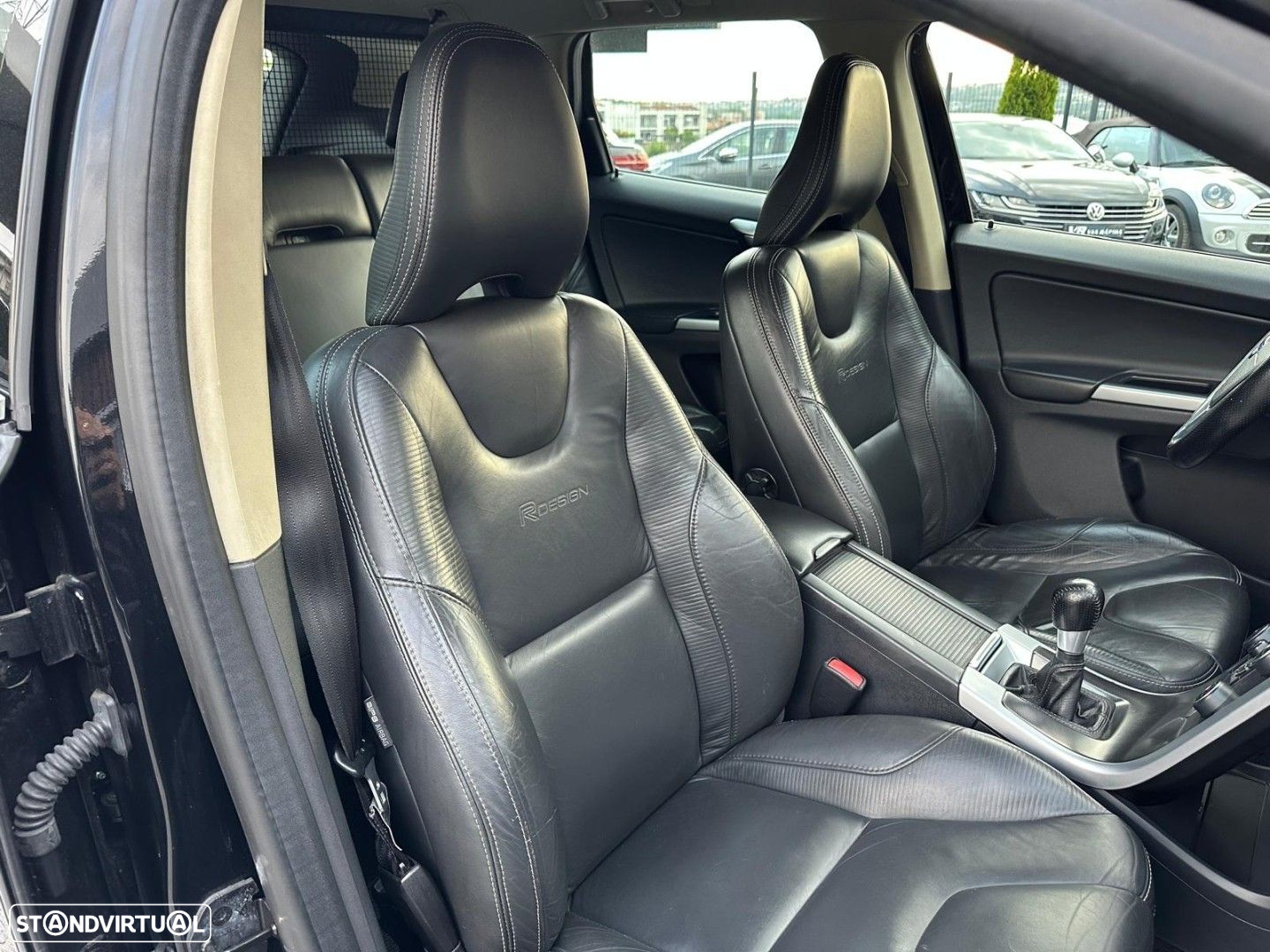 Volvo XC 60 2.0 D3 Drive R-Design - 33
