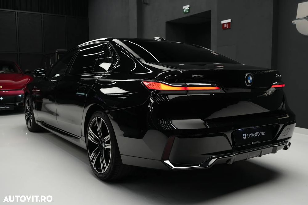 BMW Seria 7 740d xDrive MHEV - 34