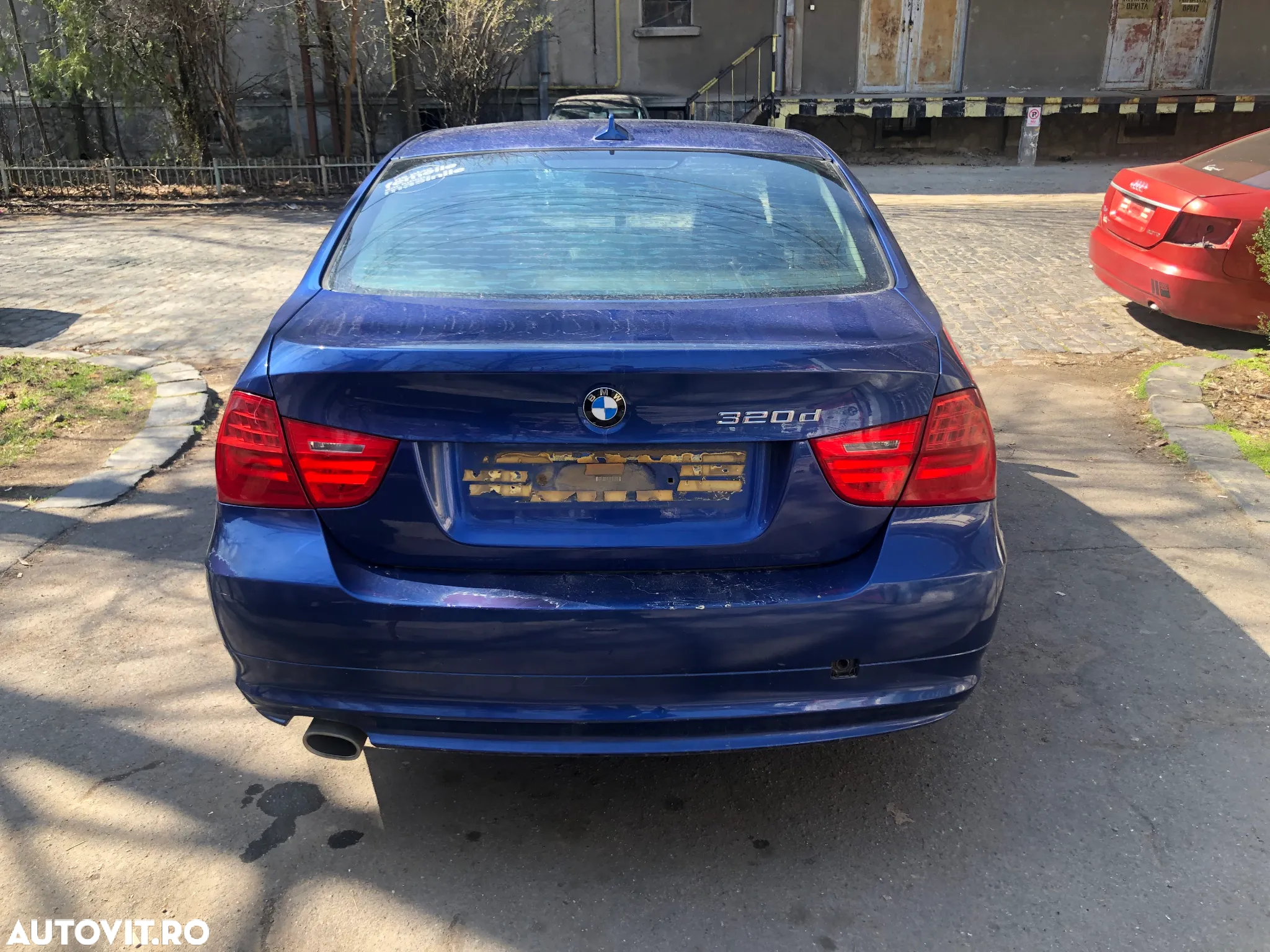 Dezmembrez Bmw Seria 3 E90 LCI facelift 320d N47D20C MONTEGOBLAU METALLIC - 3
