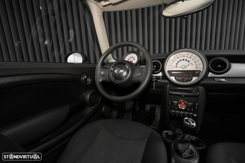 MINI 3 Portas One D - 15