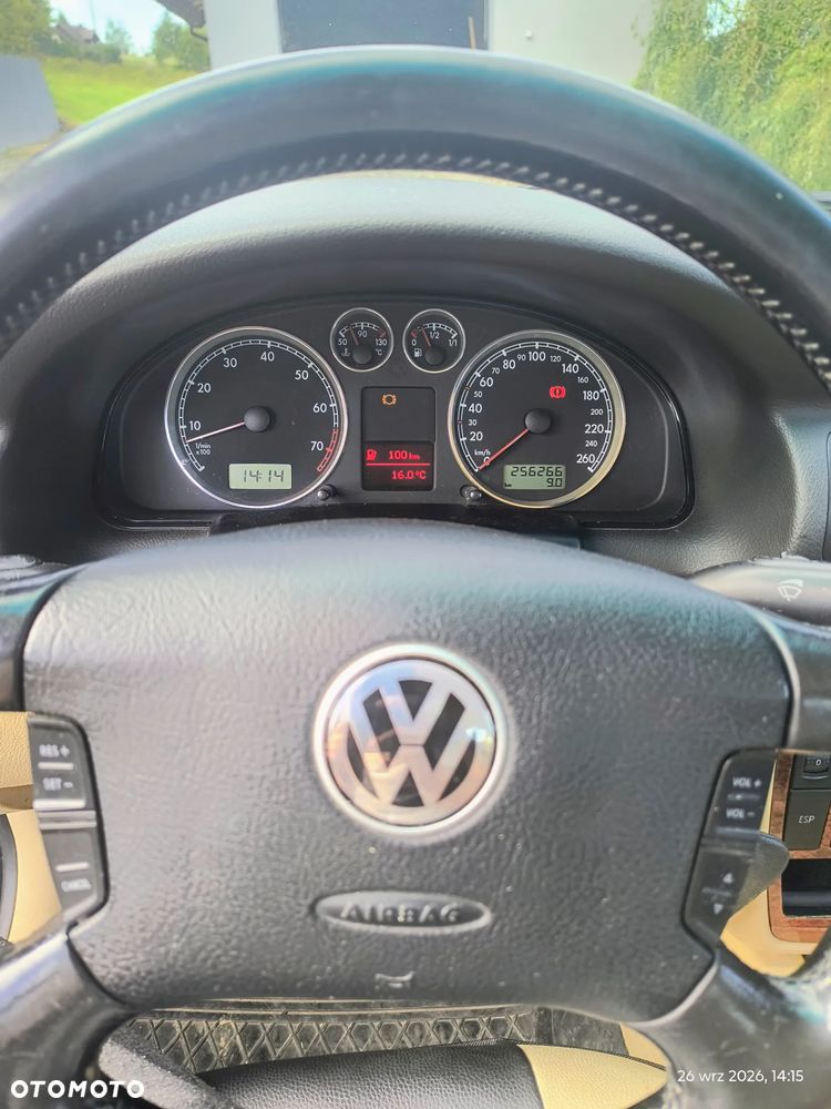 Volkswagen Passat 2.3 V5 4Mot Highline - 8