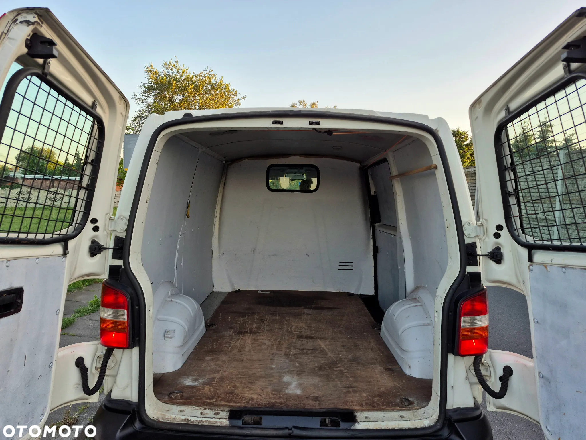 Volkswagen T5 1.9 TDI 105km. - 15