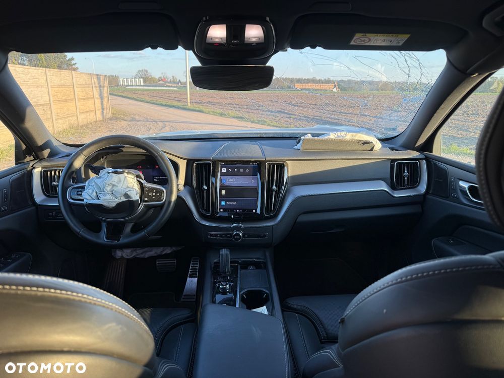 Volvo XC 60 T8 AWD Recharge Plus Black Edition - 12