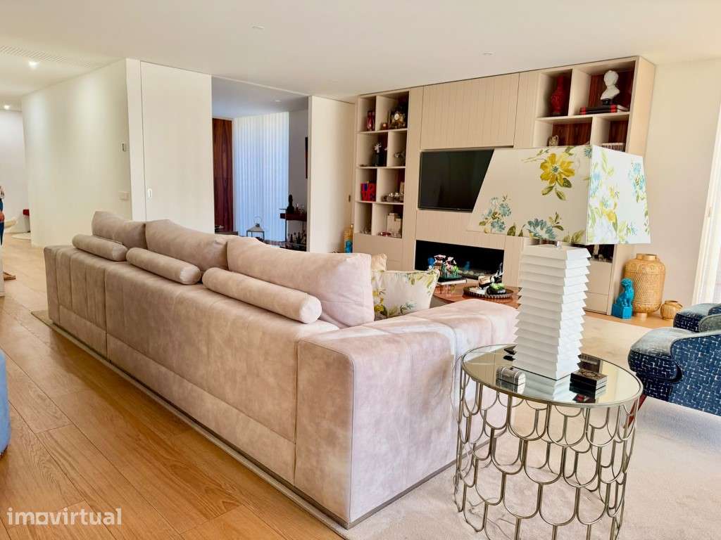 Moradia V4 com piscina e 4 suites na Av. da Boavista - Porto - Grande imagem: 4/33