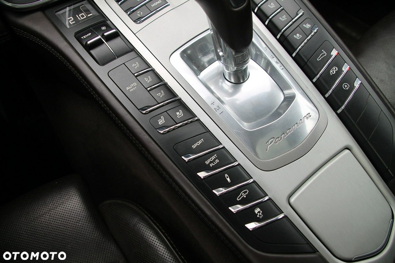 Porsche Panamera Turbo PDK - 24