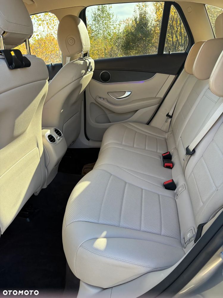 Mercedes-Benz GLC 300 d 4-Matic - 32