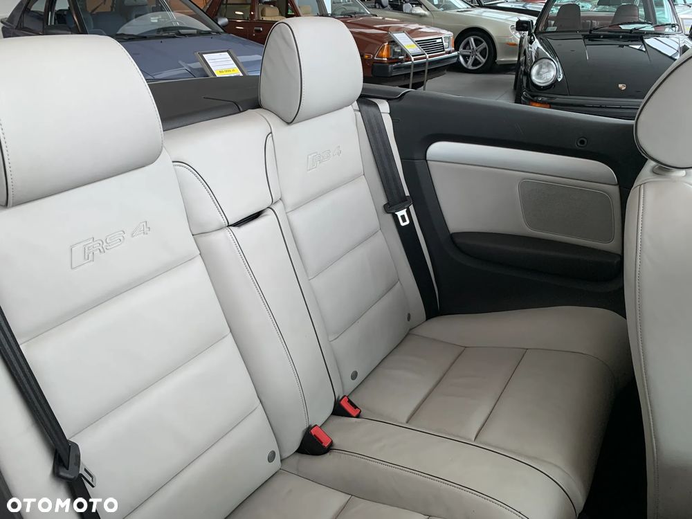 Audi RS4 Limousine Standard - 29