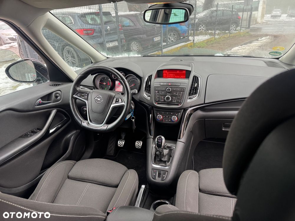 Opel Zafira - 24