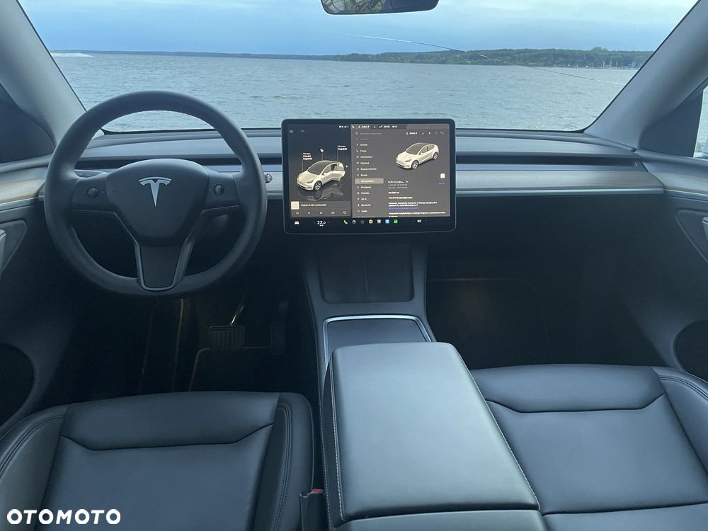 Tesla Model Y Long Range AWD - 12