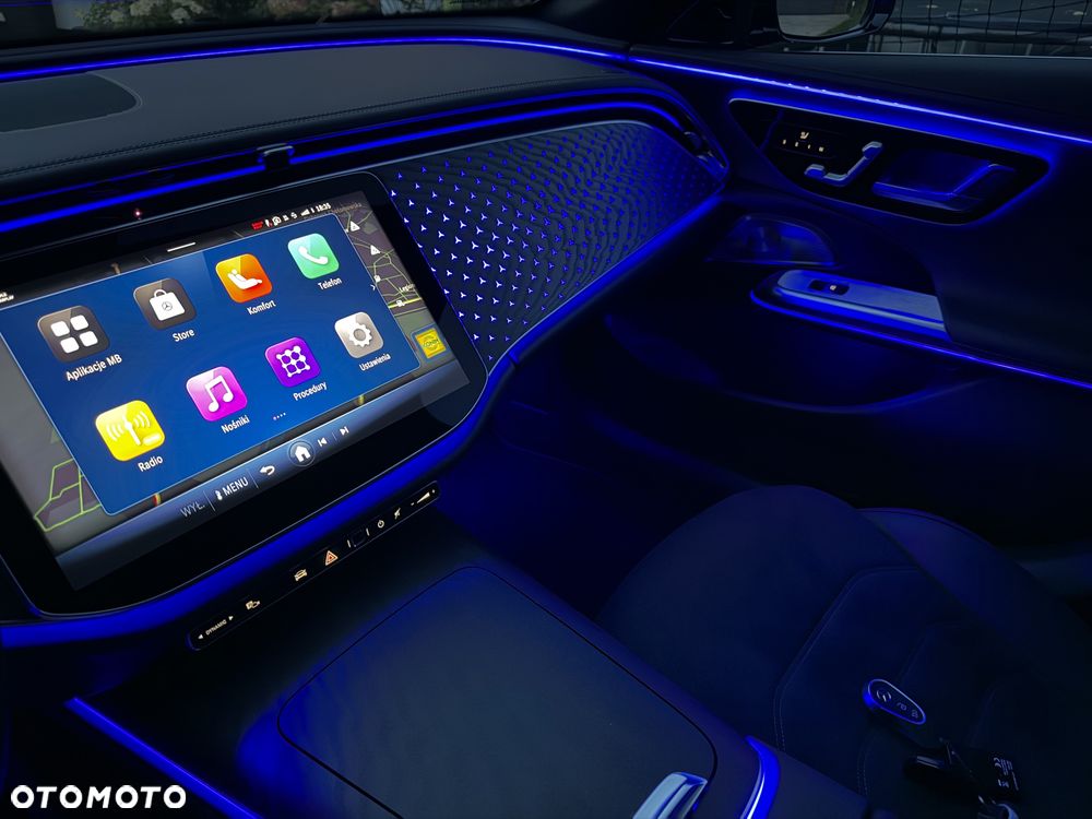 Mercedes-Benz Klasa E 220 d mHEV 4-Matic AMG 9G-Tronic - 35