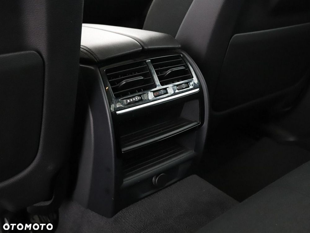 BMW Seria 5 530e iPerformance - 38