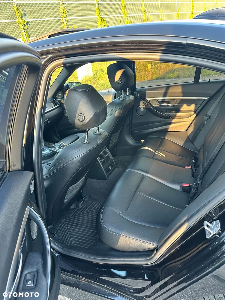 BMW Seria 3 340i xDrive M Sport Shadow sport - 9