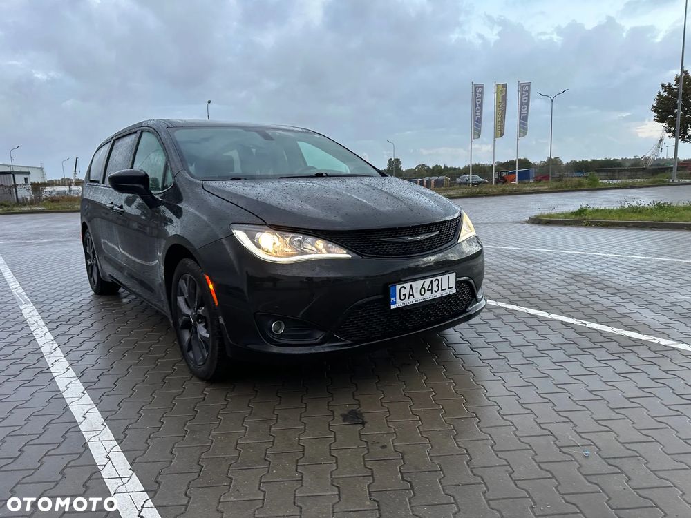 Chrysler Pacifica - 5