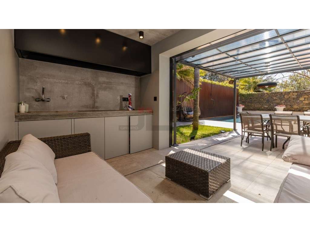 Moradia Luxury em Zona Privilegiada de Ponta Delgada, Ilha de São M... - Grande imagem: 5/38