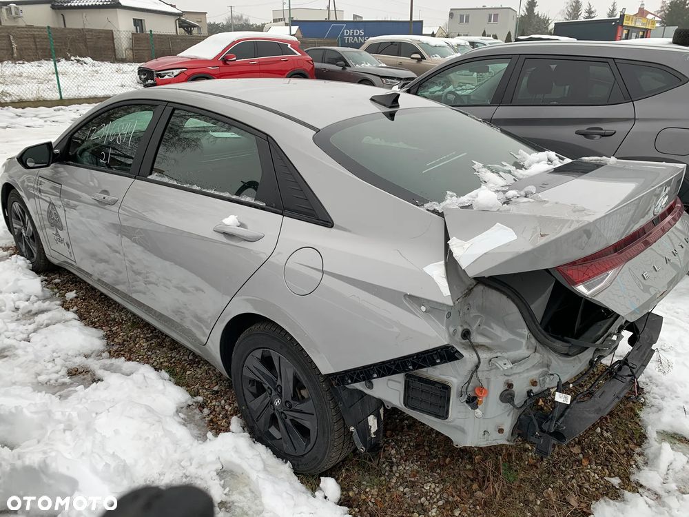 Hyundai Elantra - 18