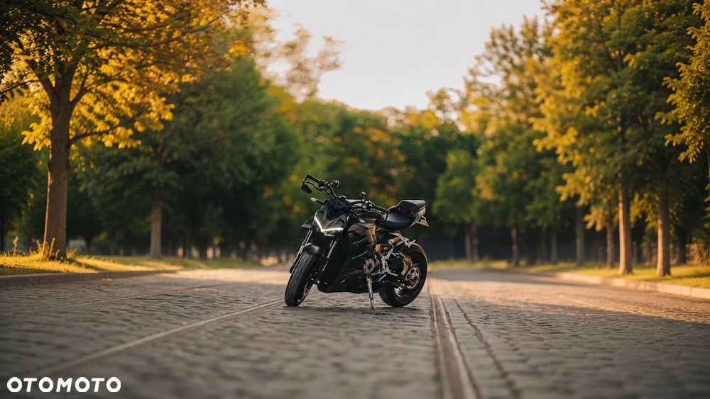 Ducati Streetfighter V2 - 1