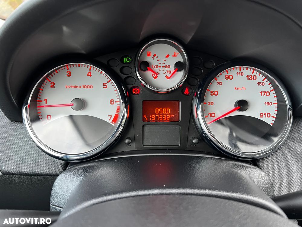 Peugeot 207 1.4 E Premium - 21