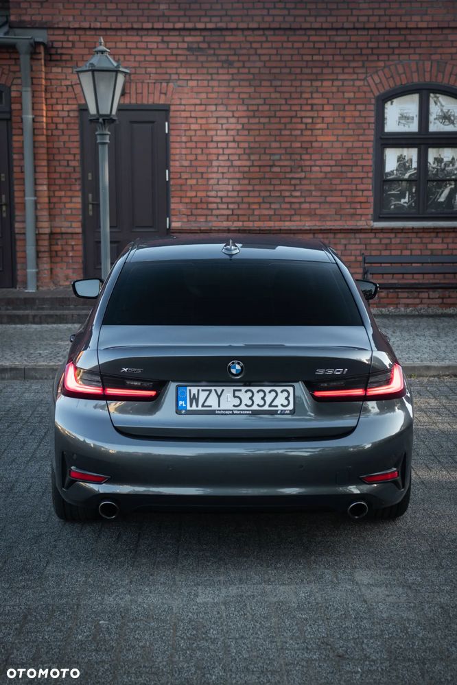BMW Seria 3 330i xDrive Sport Line - 11