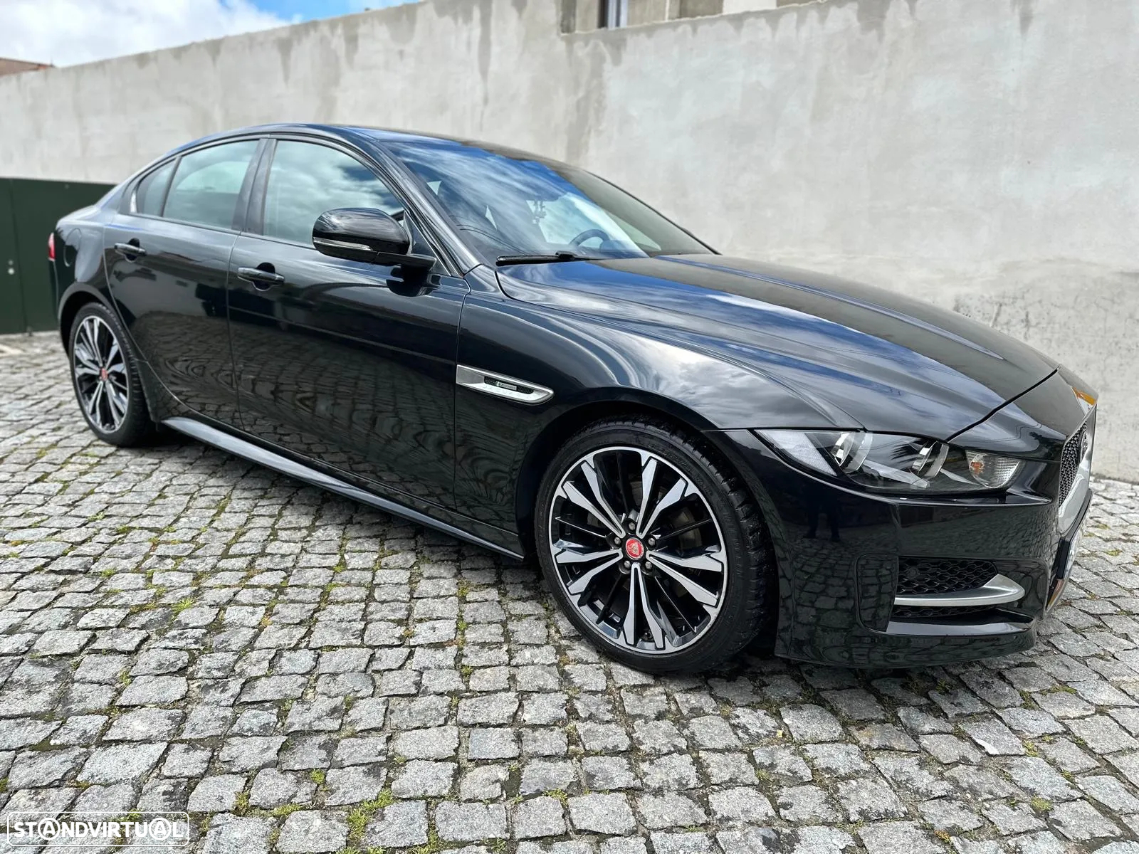 Jaguar XE 2.0 D R-Sport - 2