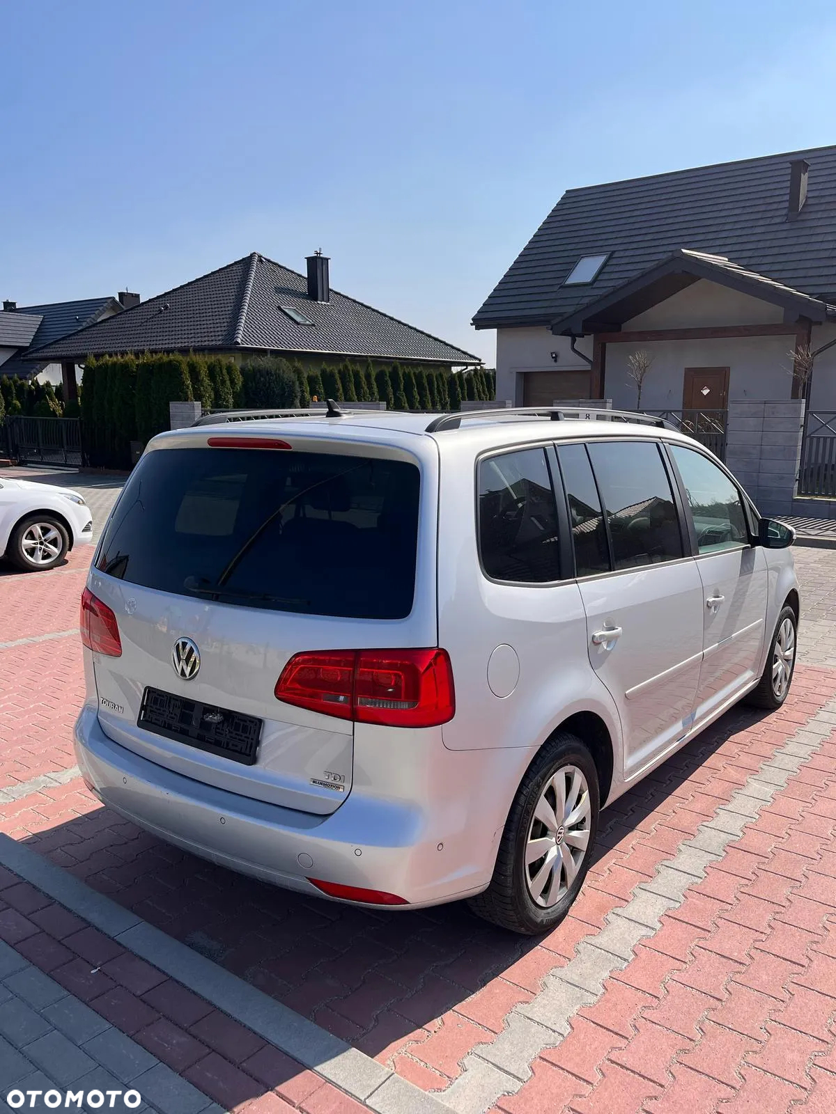 Volkswagen Touran 1.6 TDI DPF BlueMot Comfortline - 8