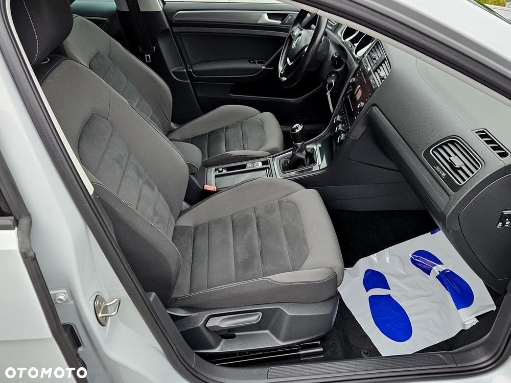 Volkswagen Golf 1.6 TDI SCR Comfortline - 23