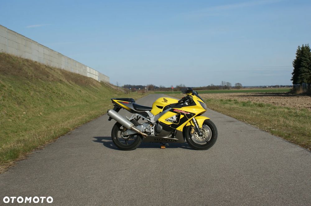 Honda CBR - 1