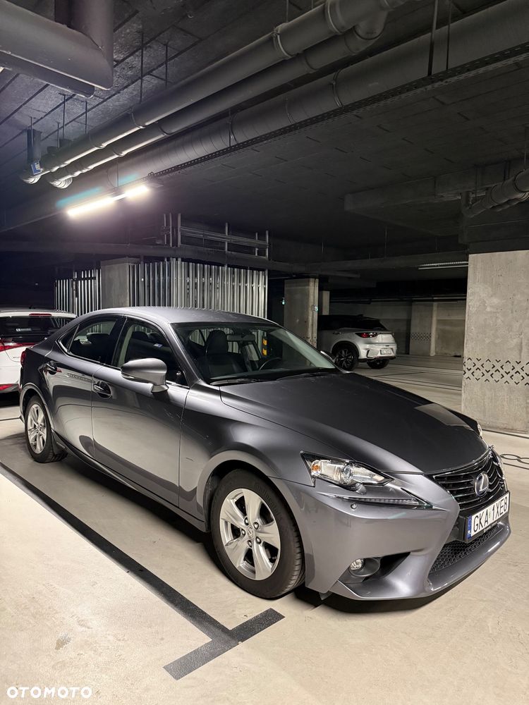 Lexus IS 300h Elite - 18