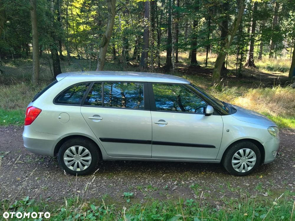 Skoda Fabia 2010 photo 4