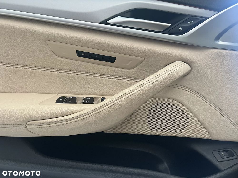 BMW Seria 5 520d mHEV - 18