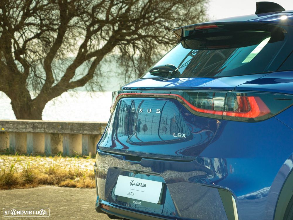 Lexus LBX Elegant - 24