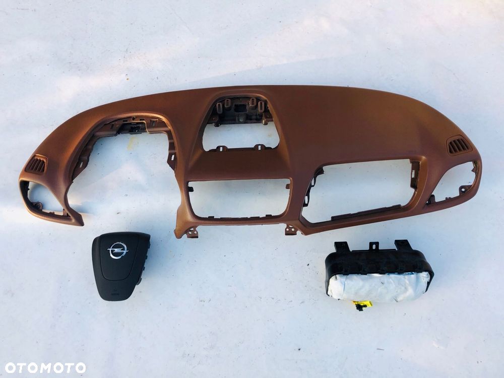 opel mokka brąz deska kokpit konsola poduszki pasy - 3