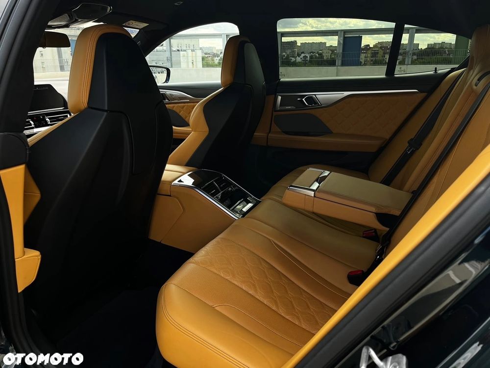 BMW M8 Competition - 30
