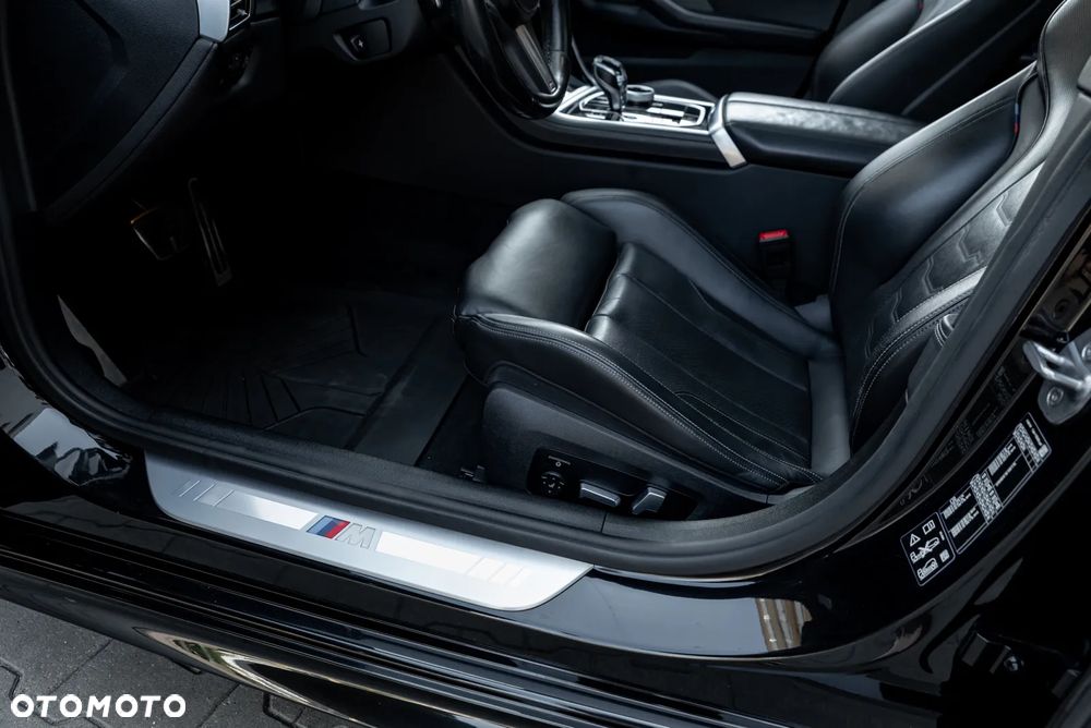 BMW Seria 8 - 22