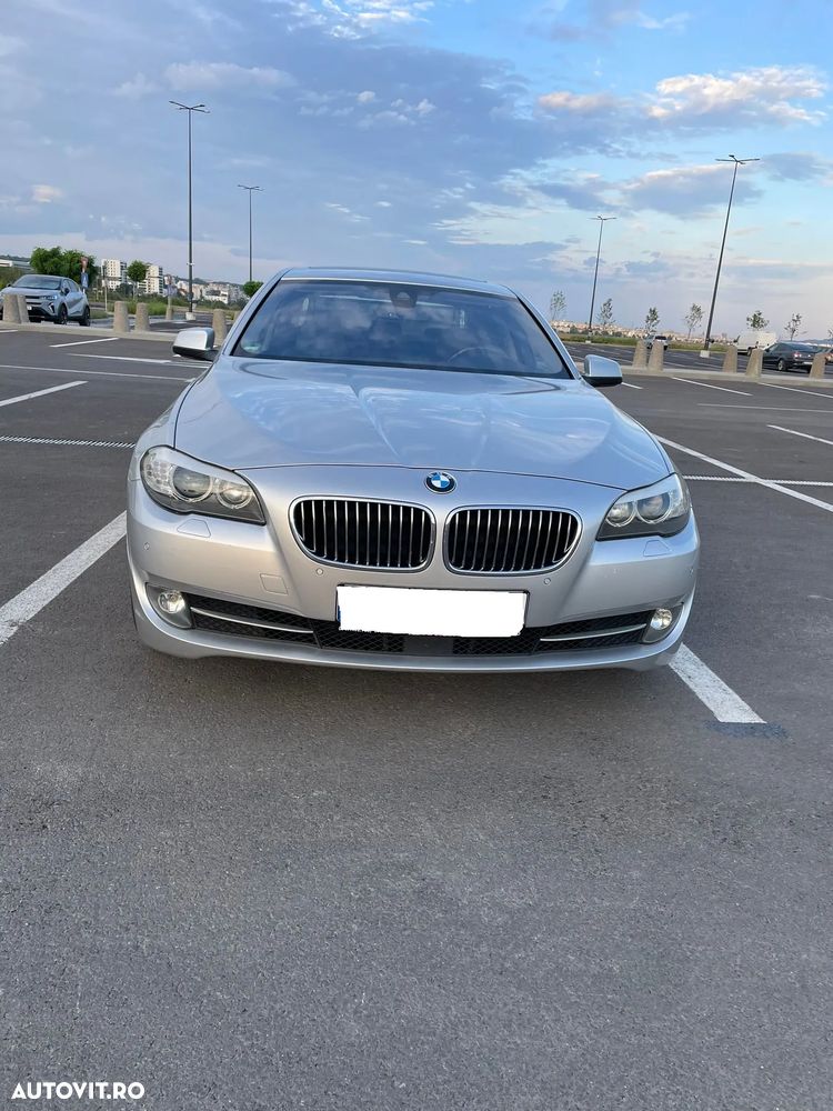 BMW Seria 5 525d xDrive AT - 17